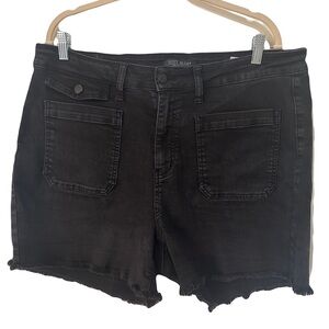 JUDY BLUE black denim shorts with patch pockets